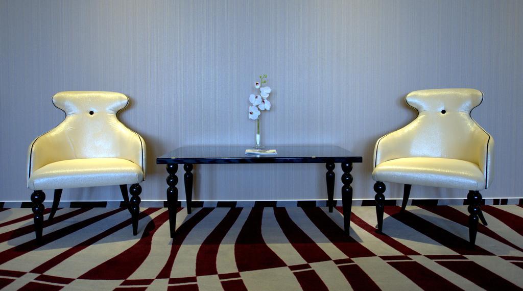 Premier Palace Spa Hotel Bucarest Exterior foto A carpet in a hotel