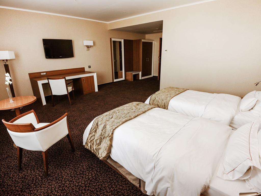 Premier Palace Spa Hotel Bucarest Exterior foto A room at the hotel
