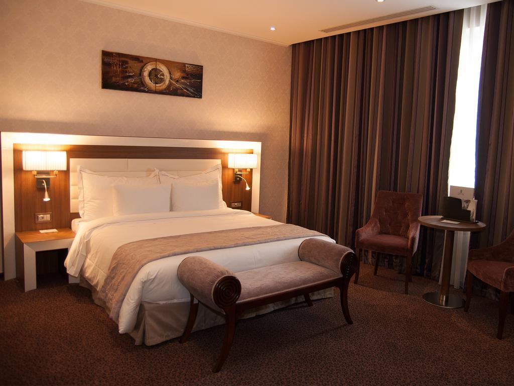Premier Palace Spa Hotel Bucarest Exterior foto A room at the hotel