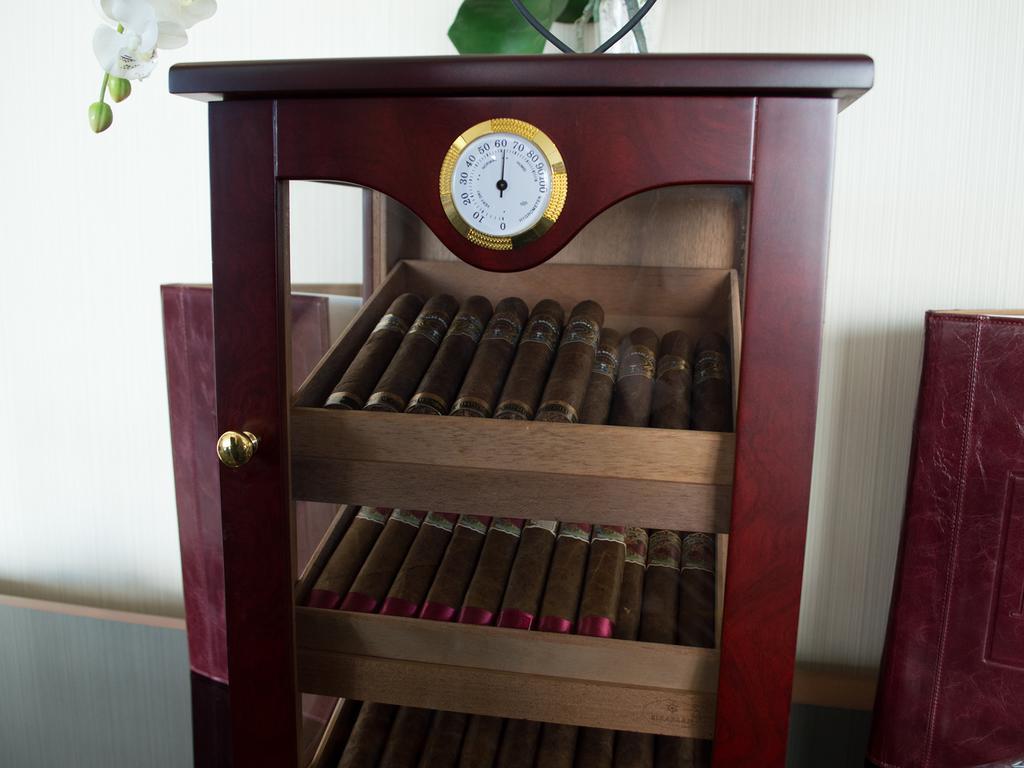 Premier Palace Spa Hotel Bucarest Exterior foto A humidor