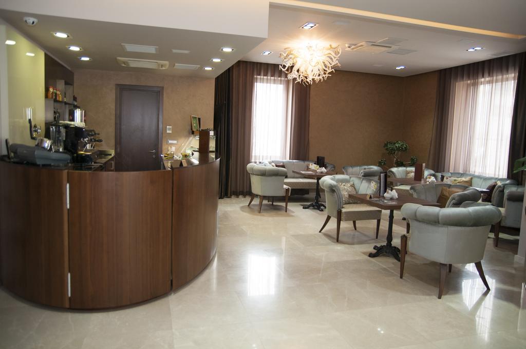 Premier Palace Spa Hotel Bucarest Exterior foto The lobby of the hotel