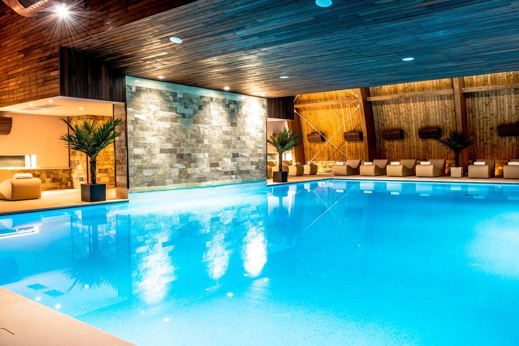 Premier Palace Spa Hotel Bucarest Exterior foto The swimming pool at the hotel
