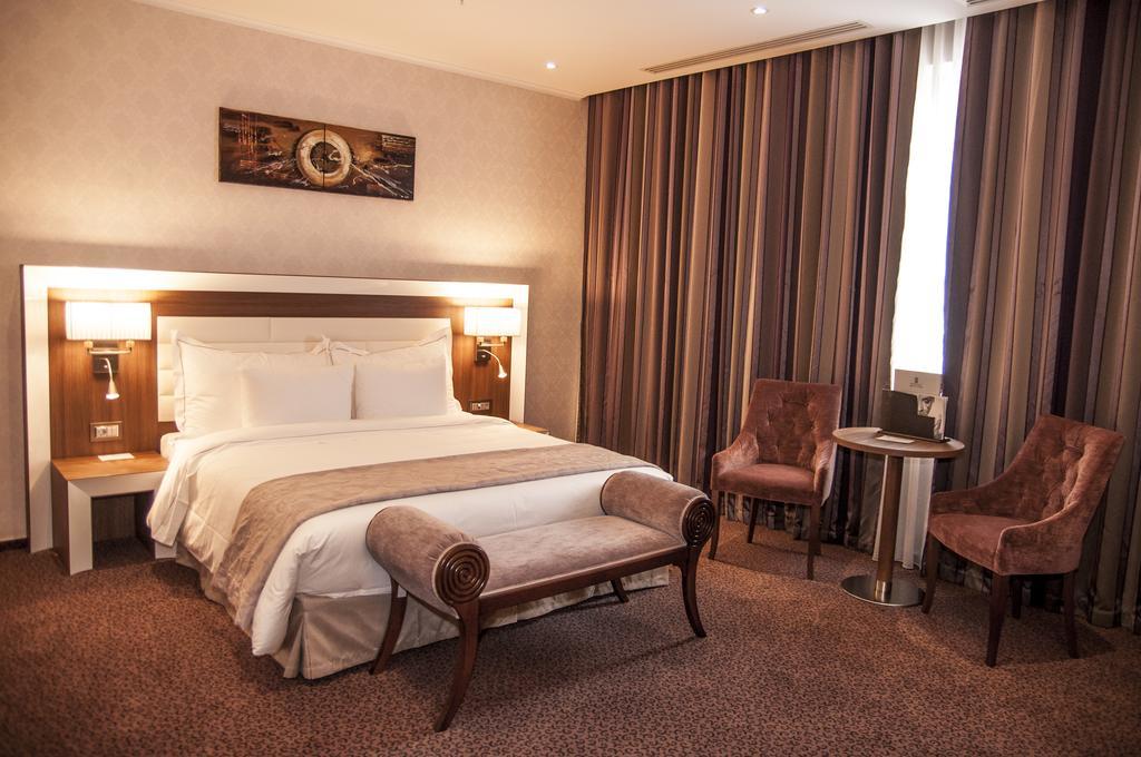 Premier Palace Spa Hotel Bucarest Exterior foto A room at the hotel