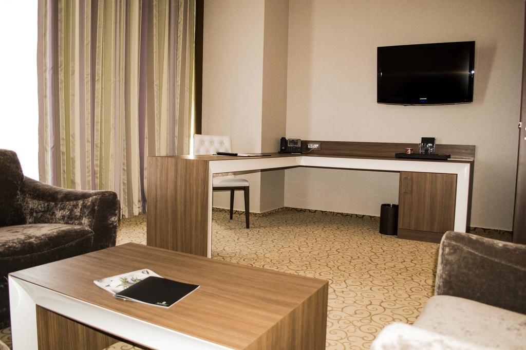Premier Palace Spa Hotel Bucarest Exterior foto A room at the hotel