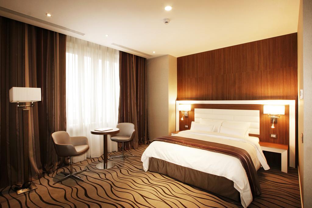 Premier Palace Spa Hotel Bucarest Exterior foto A room at the hotel